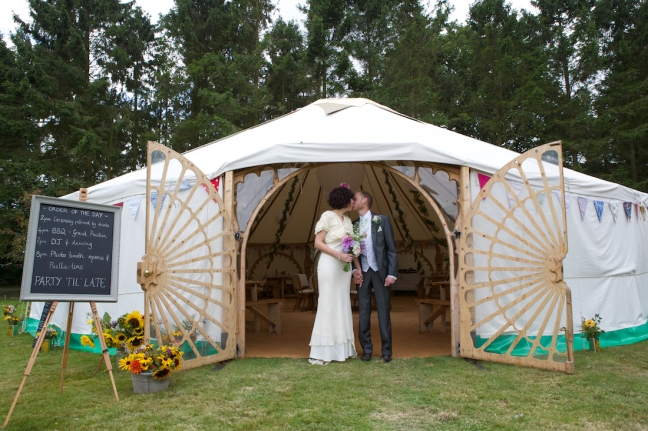 Hitchin-Wedding-Photographer-Funky-Monkey-Tents-www.sharoncooper.co.uk_16